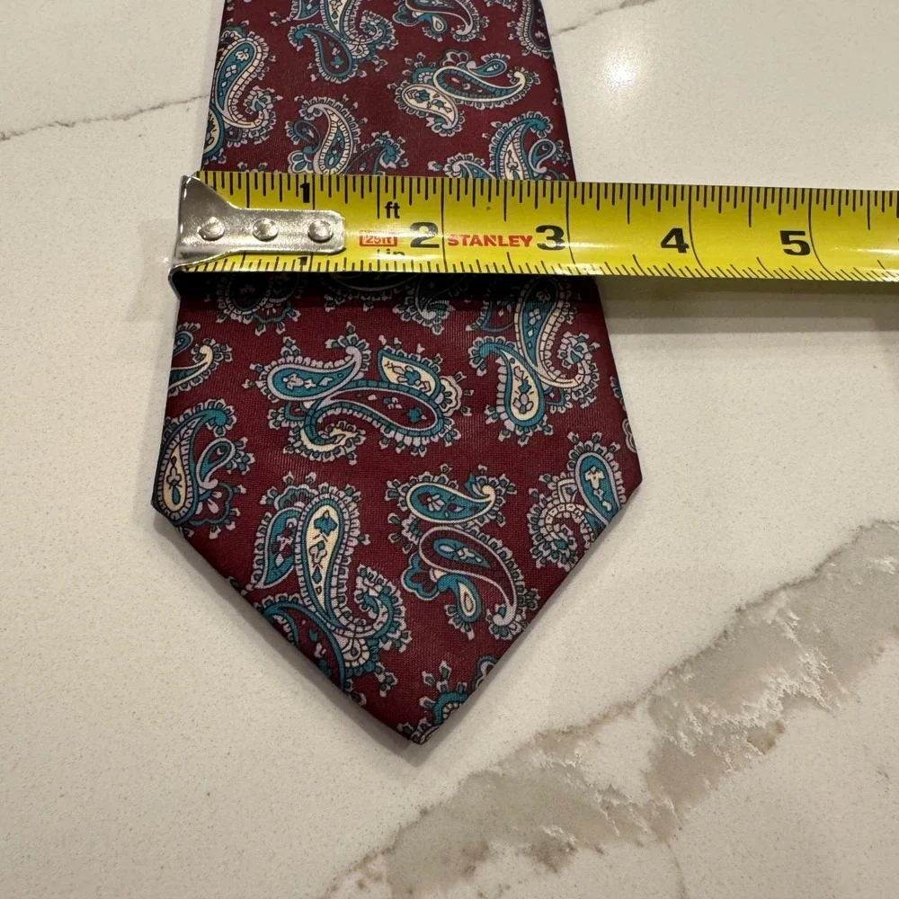 Van Heusen Mens Paisley Silk Blend Necktie Burgundy Teal Maroon USA Made